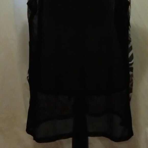 Mesh sleeveless Tee - Picture 6 of 7